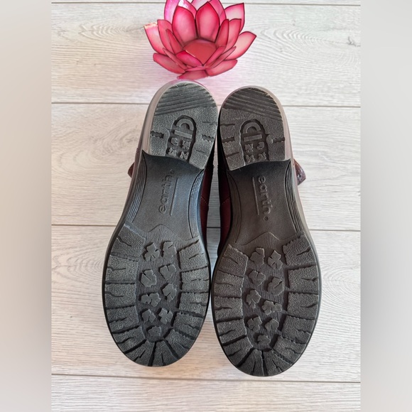 Earth Denali Respect Bootie - Size 8.5M - Hot Maroon - Picture 9 of 14